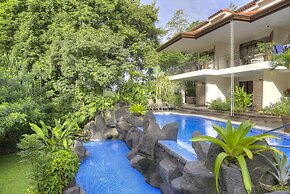 Pumilio Mountain & Ocean Hotel