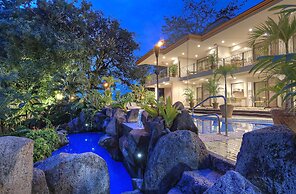 Pumilio Mountain & Ocean Hotel