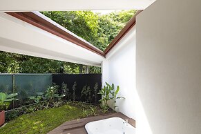 Pumilio Mountain & Ocean Hotel