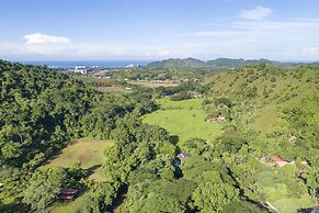 Pumilio Mountain & Ocean Hotel