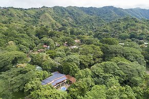 Pumilio Mountain & Ocean Hotel