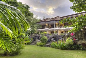 Pumilio Mountain & Ocean Hotel