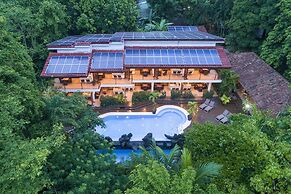 Pumilio Mountain & Ocean Hotel