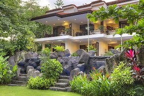 Pumilio Mountain & Ocean Hotel