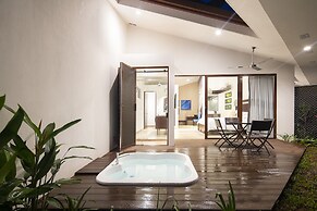 Pumilio Mountain & Ocean Hotel