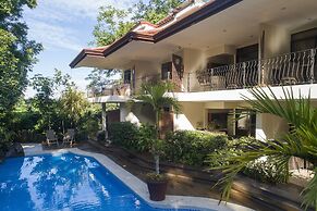 Pumilio Mountain & Ocean Hotel