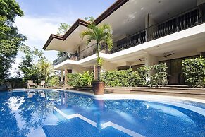 Pumilio Mountain & Ocean Hotel