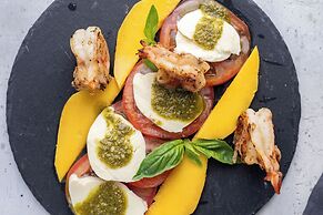 Pumilio Mountain & Ocean Hotel