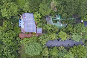 Pumilio Mountain & Ocean Hotel