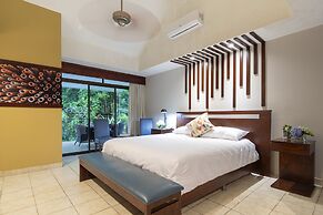 Pumilio Mountain & Ocean Hotel