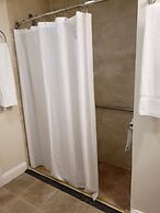 Crescent Suites Hotel