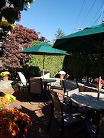 Crescent Suites Hotel