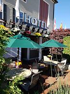 Crescent Suites Hotel