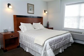 Crescent Suites Hotel