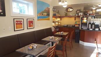 Crescent Suites Hotel
