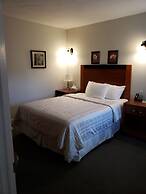 Crescent Suites Hotel