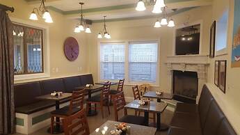 Crescent Suites Hotel