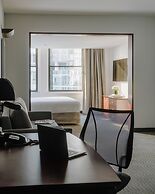 River Hotel