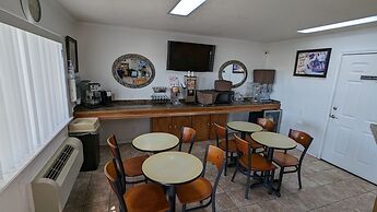 Hillcrest Inn & Suites