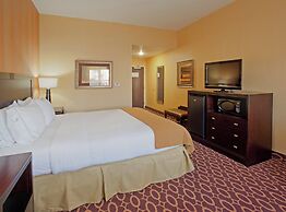 Holiday Inn Express & Suites Sacramento NE Cal Expo by IHG
