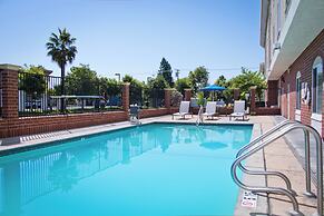 Holiday Inn Express & Suites Sacramento NE Cal Expo by IHG