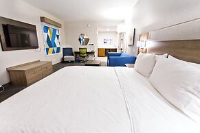 Holiday Inn Express & Suites Sacramento NE Cal Expo by IHG