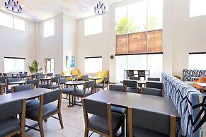 Holiday Inn Express & Suites Sacramento NE Cal Expo by IHG