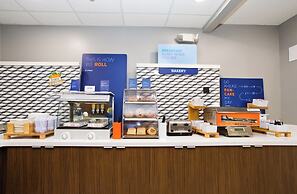 Holiday Inn Express & Suites Sacramento NE Cal Expo by IHG