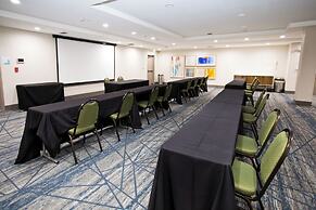 Holiday Inn Express & Suites Sacramento NE Cal Expo by IHG