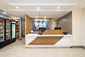 Holiday Inn Express & Suites Sacramento NE Cal Expo by IHG