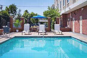 Holiday Inn Express & Suites Sacramento NE Cal Expo by IHG