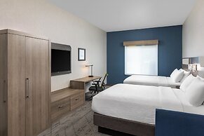 Holiday Inn Express & Suites Sacramento NE Cal Expo by IHG