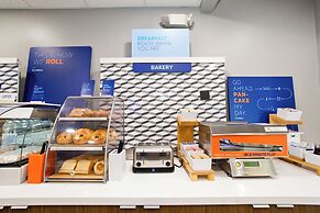 Holiday Inn Express & Suites Sacramento NE Cal Expo by IHG