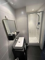 Brit Hotel Les Voyageurs