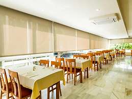 Hotel Monarque El Rodeo