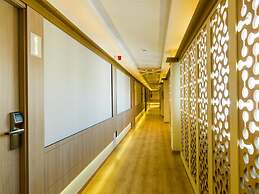 Hotel Monarque El Rodeo