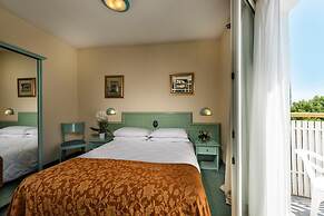 SALUS Smart & Chic Hotel