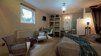 The Rooms Bed & Breakfast