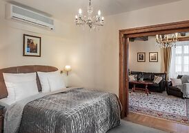 Aurus Hotel by Adrez Living