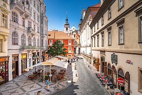 Aurus Hotel by Adrez Living