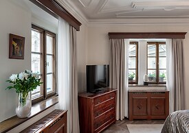 Aurus Hotel by Adrez Living