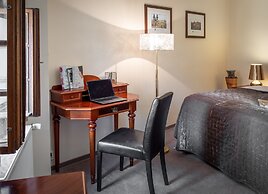 Aurus Hotel by Adrez Living