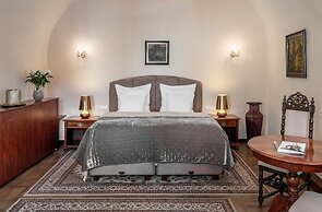 Aurus Hotel by Adrez Living