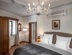 Aurus Hotel by Adrez Living