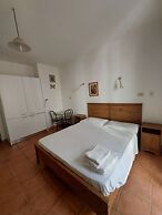 Vatican Rooms Guest House