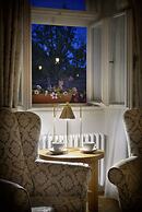 Hotel At the Golden Scissors