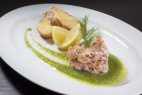 Hotel At the Golden Scissors