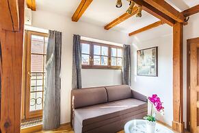 Hotel At the Golden Scissors