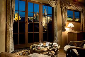 Hotel At the Golden Scissors