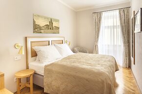 Hotel At the Golden Scissors